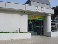 Medium_01　一般車駐車場から二見プラザへの入口（屋根なし）